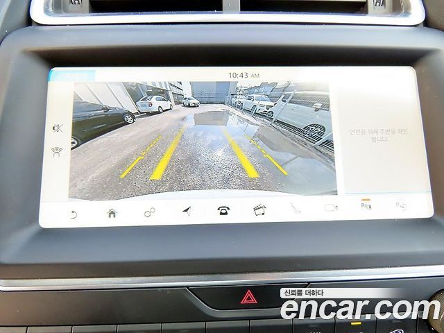 Jaguar E-PACE 2018 — photo 14