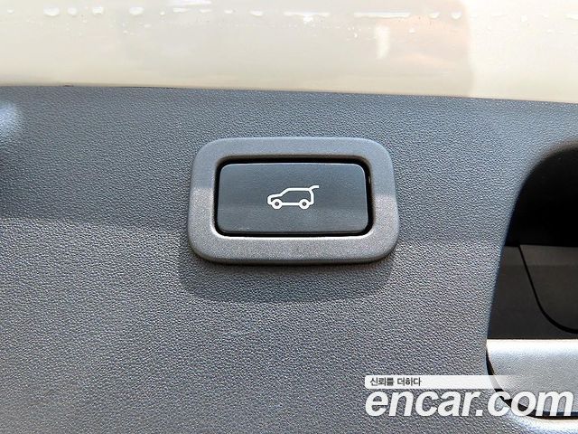 Jaguar E-PACE 2018 — photo 15