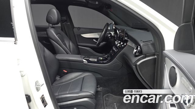 Mercedes-Benz GLC-Class 2021 — photo 10