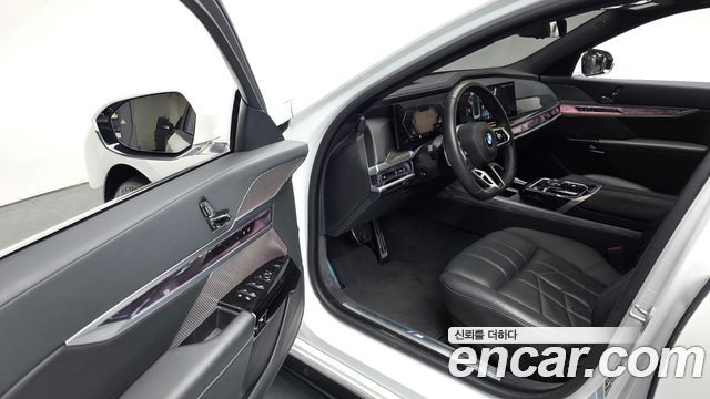 BMW 7-Series 2024 — photo 11