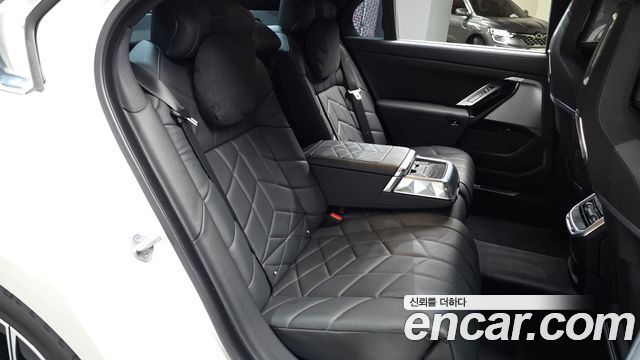 BMW 7-Series 2024 — photo 12