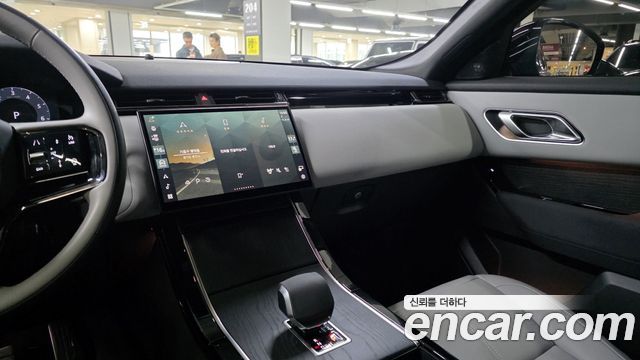 Land Rover Range Rover Velar 2024 — photo 10