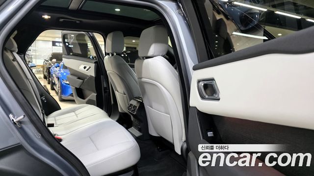 Land Rover Range Rover Velar 2024 — photo 12