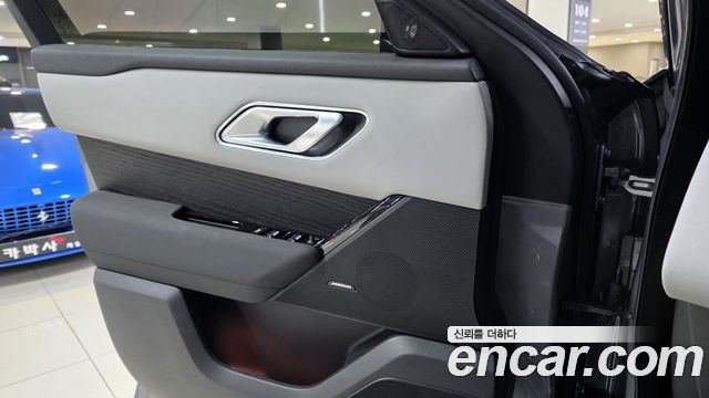 Land Rover Range Rover Velar 2024 — photo 16