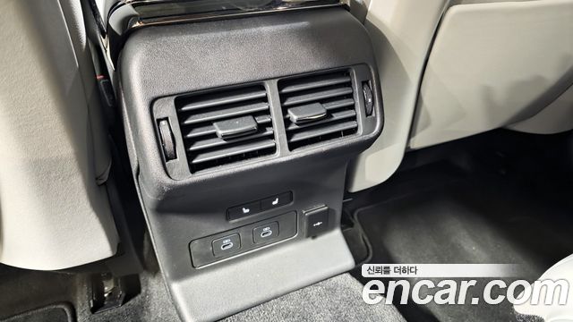 Land Rover Range Rover Velar 2024 — photo 18