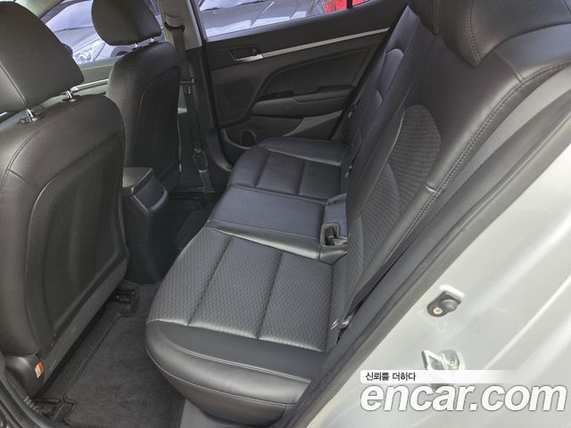 Hyundai AVANTE 2019 — photo 17