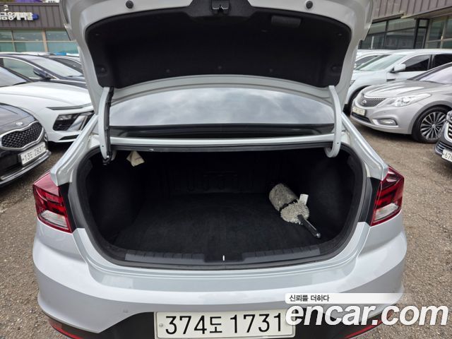 Hyundai AVANTE 2019 — photo 18