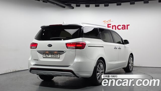 Kia Canival 2017 — photo 2
