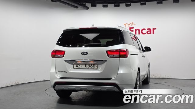 Kia Canival 2017 — photo 4