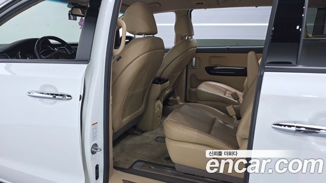 Kia Canival 2017 — photo 10