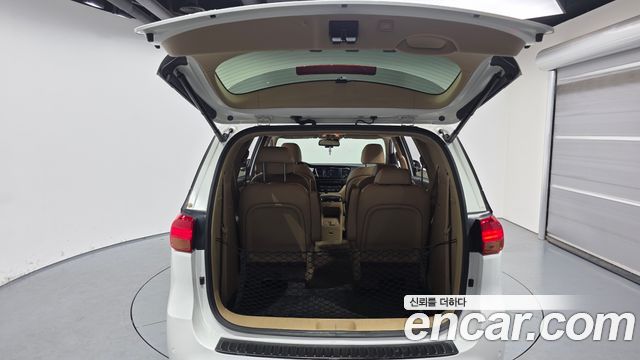 Kia Canival 2017 — photo 20