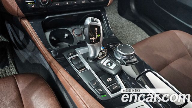 BMW 5-Series 2016 — photo 9