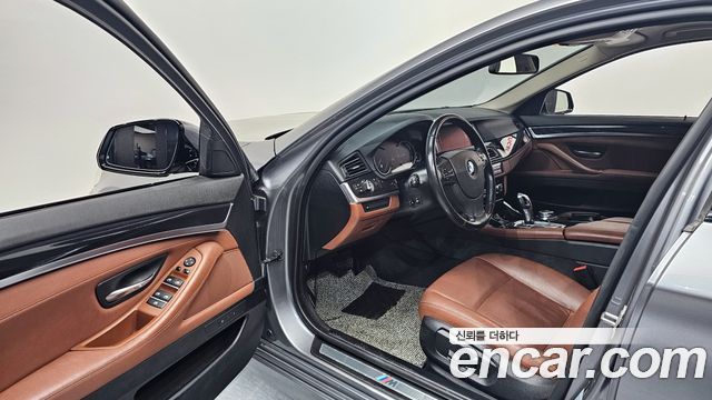 BMW 5-Series 2016 — photo 10