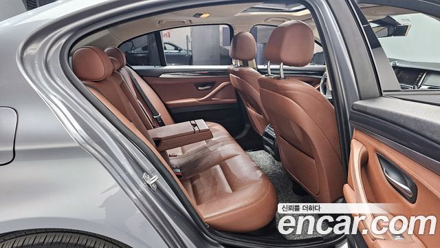 BMW 5-Series 2016 — photo 11
