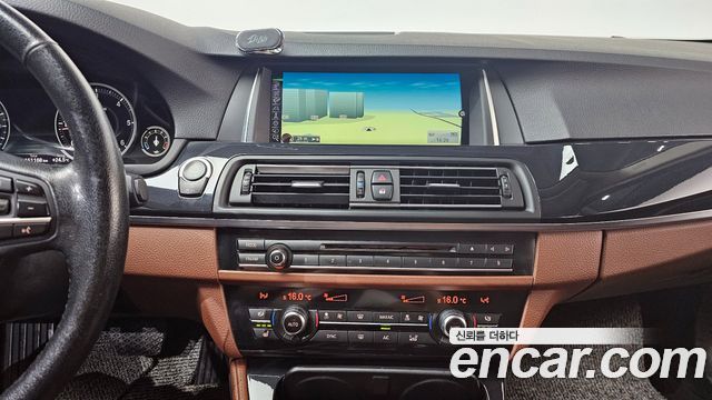 BMW 5-Series 2016 — photo 14