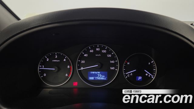 Hyundai Starex 2017 — photo 8