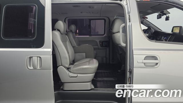 Hyundai Starex 2017 — photo 11