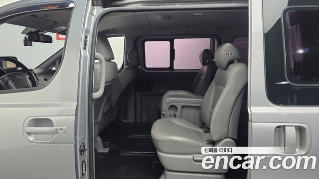 Hyundai Starex 2017 — photo 12