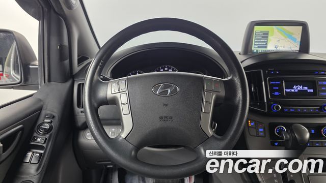 Hyundai Starex 2017 — photo 13
