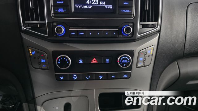 Hyundai Starex 2017 — photo 18