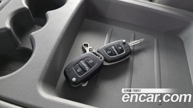 Hyundai Starex 2017 — photo 19