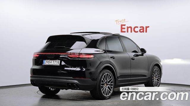 Porsche Cayenne 2022 — photo 2