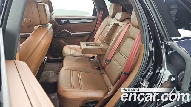 Porsche Cayenne 2022 — photo 12