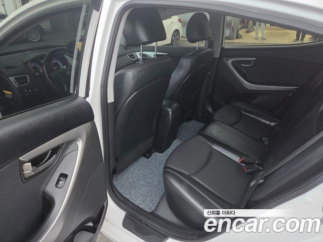 Hyundai AVANTE 2014 — photo 9