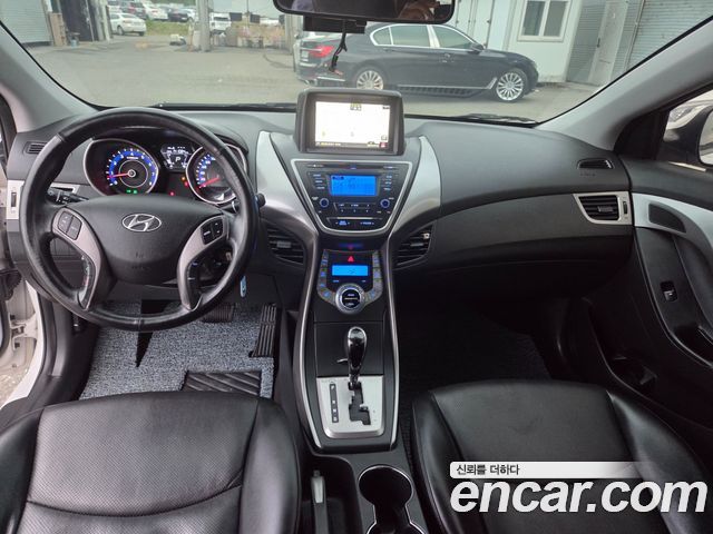 Hyundai AVANTE 2014 — photo 10