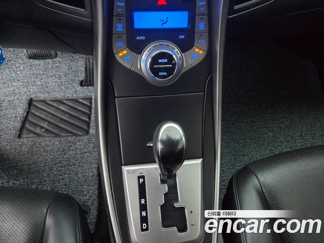 Hyundai AVANTE 2014 — photo 15