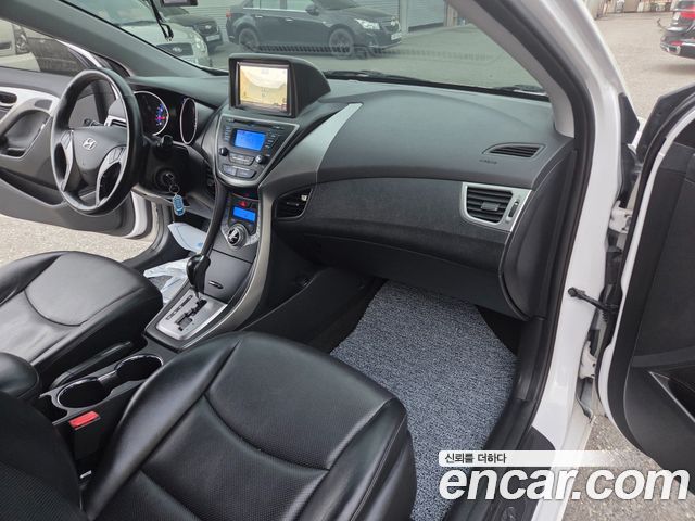 Hyundai AVANTE 2014 — photo 17