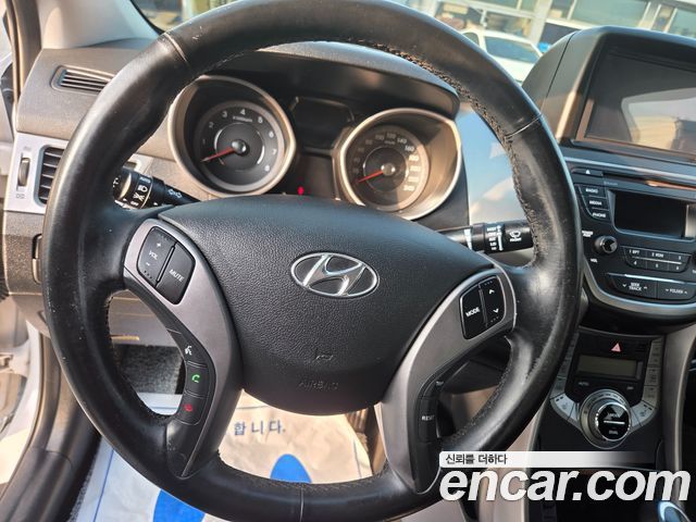 Hyundai AVANTE 2014 — photo 18