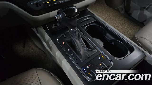 Kia Canival 2016 — photo 9