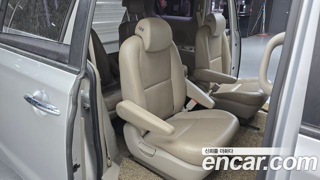 Kia Canival 2016 — photo 12