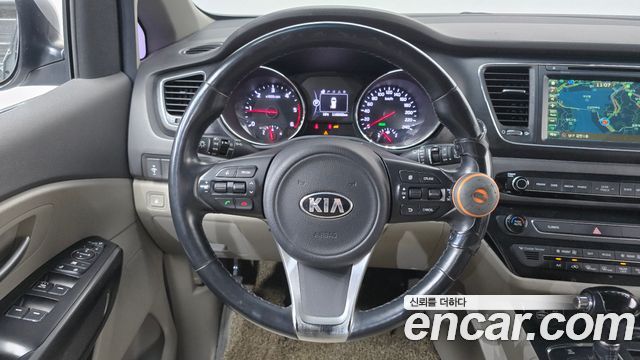 Kia Canival 2016 — photo 13