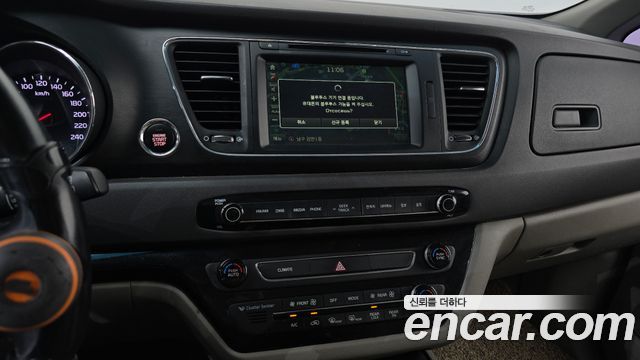 Kia Canival 2016 — photo 14