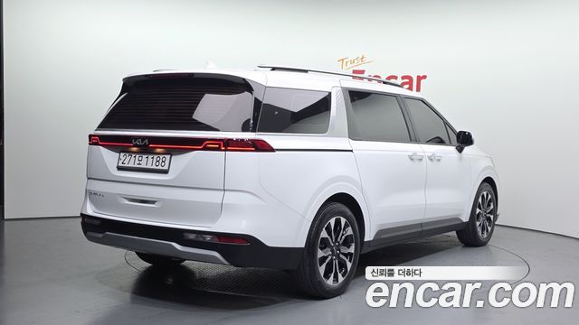 Kia Canival 2022 — photo 2