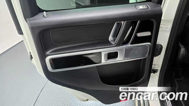Mercedes-Benz G-Class 2023 — photo 15