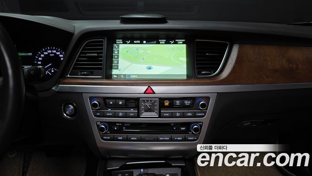 Genesis G80 2017 — photo 14