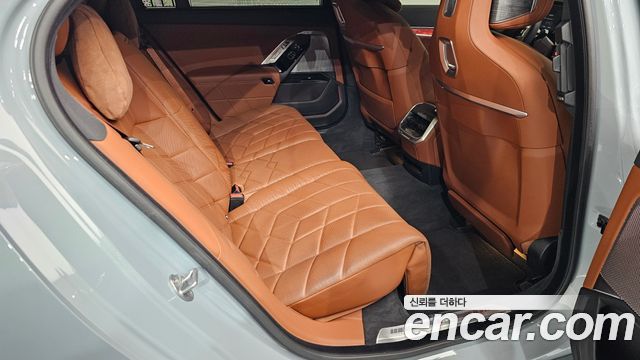 BMW 7-Series 2024 — photo 16