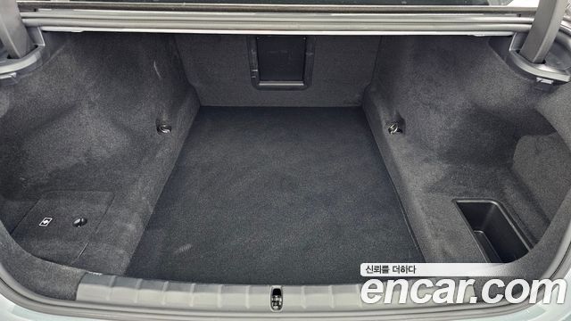 BMW 7-Series 2024 — photo 30