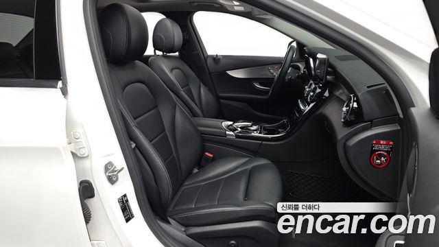 Mercedes-Benz C-Class 2020 — photo 17