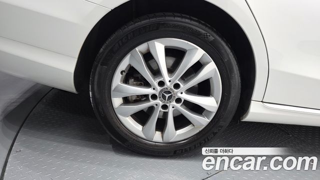 Mercedes-Benz C-Class 2020 — photo 7