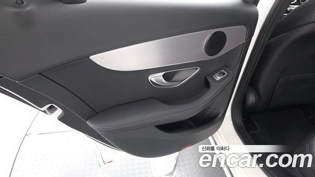 Mercedes-Benz C-Class 2020 — photo 15