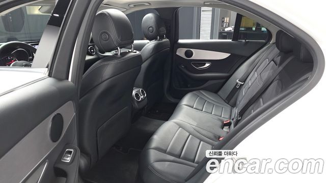 Mercedes-Benz C-Class 2020 — photo 16