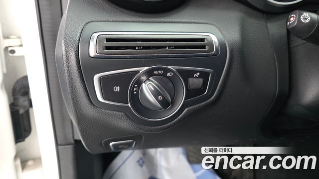 Mercedes-Benz C-Class 2020 — photo 28
