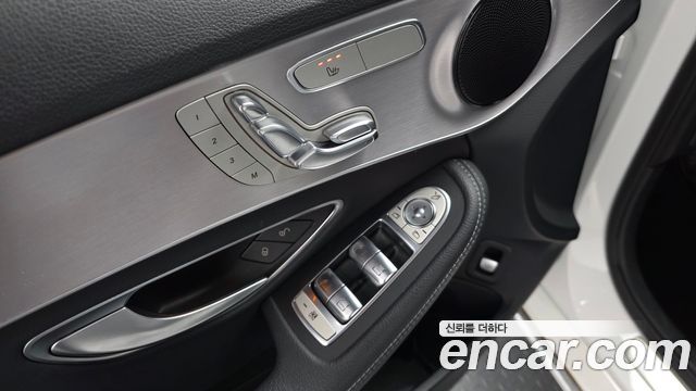 Mercedes-Benz C-Class 2020 — photo 32