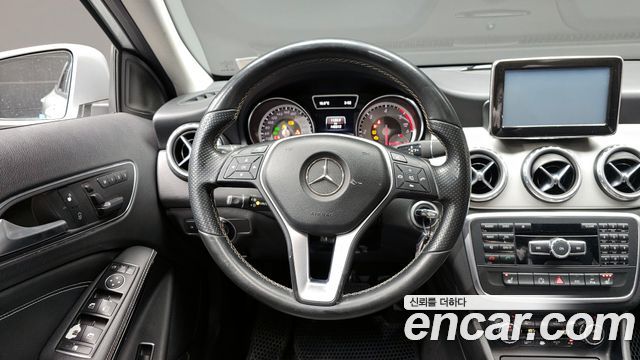 Mercedes-Benz GLA-Class 2015 — photo 13