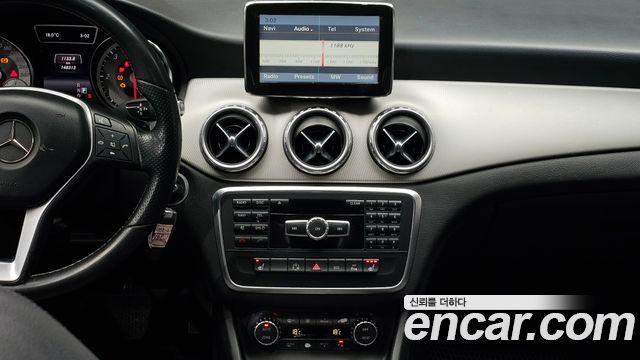 Mercedes-Benz GLA-Class 2015 — photo 14