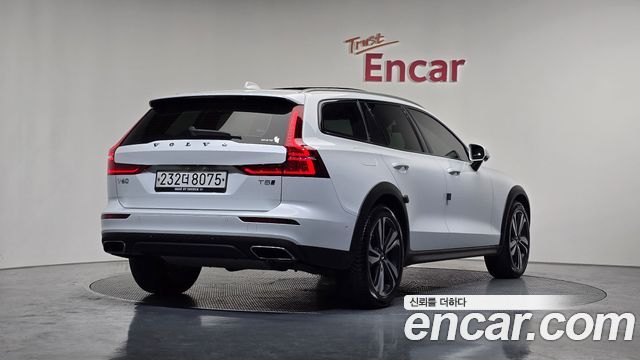 Volvo V60 2020 — photo 2
